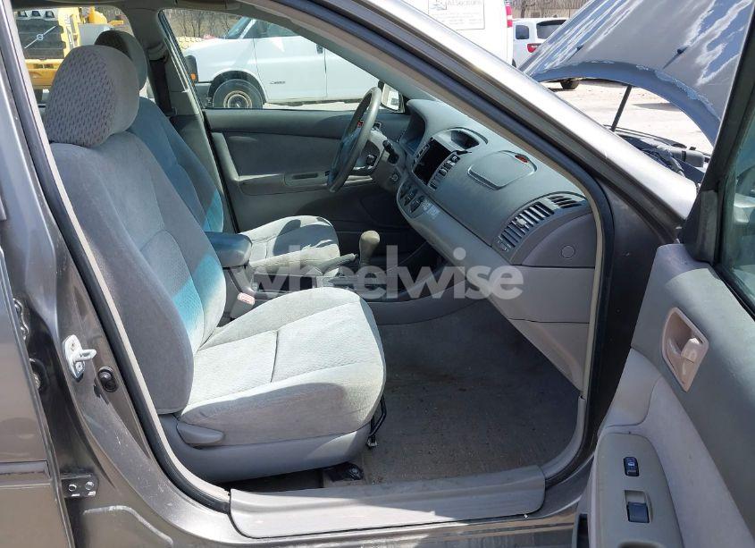 Photo 5 of 2004 Toyota Camry LE (VIN 4T1BE32K04U811219)
