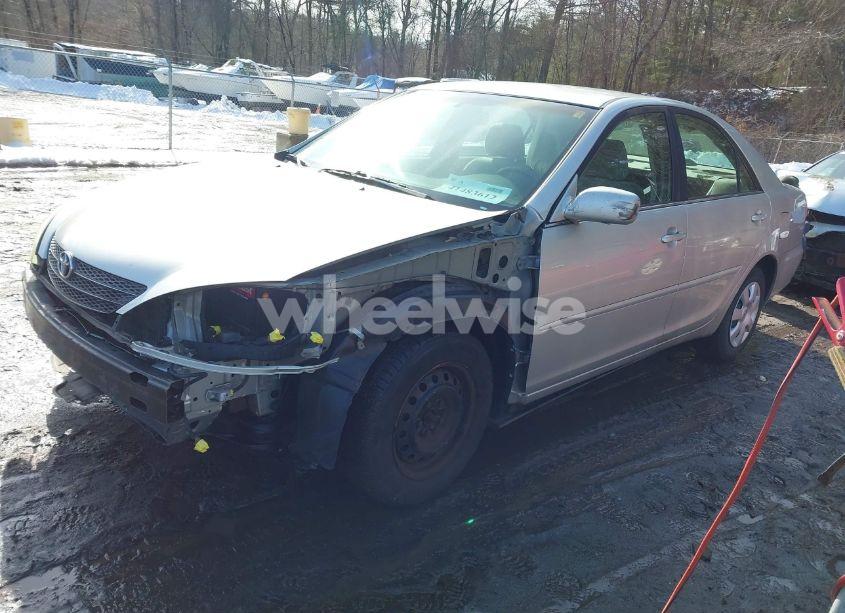 Photo 2 of 2004 Toyota Camry LE (VIN 4T1BE32K04U812564)