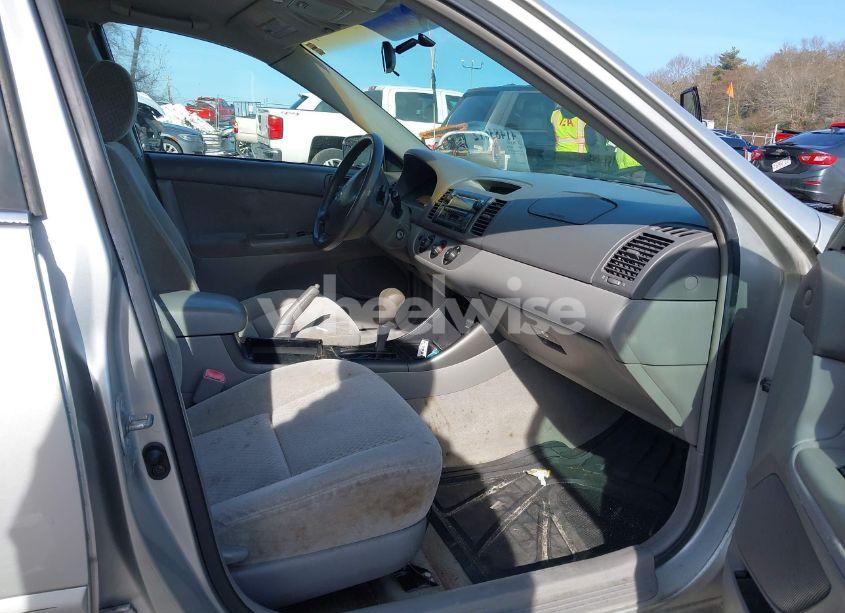 Photo 5 of 2004 Toyota Camry LE (VIN 4T1BE32K04U812564)