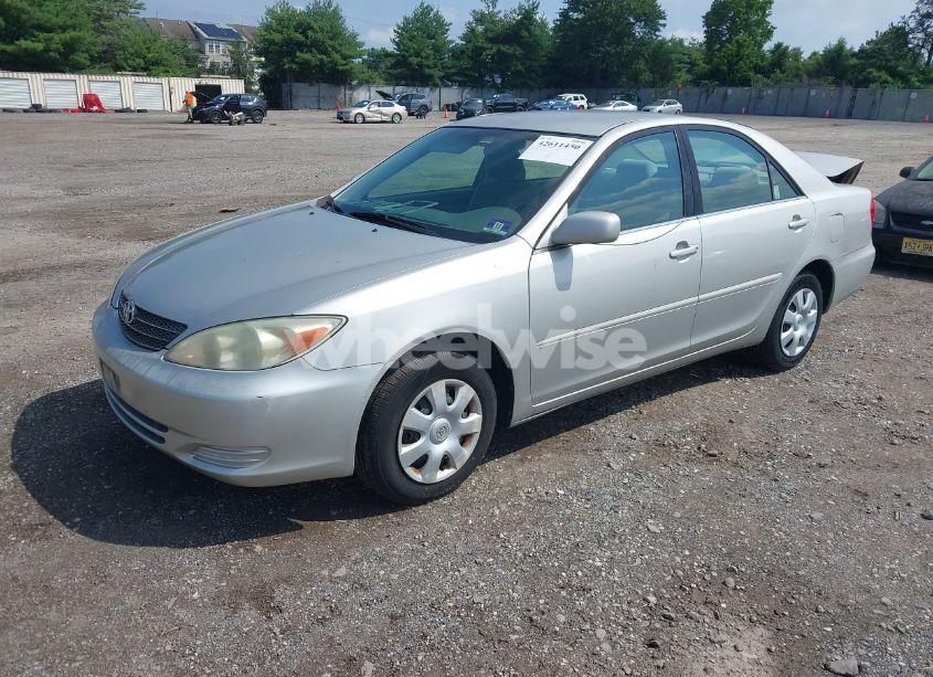 Photo 2 of 2004 Toyota Camry LE (VIN 4T1BE32K04U823886)