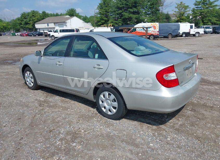 Photo 3 of 2004 Toyota Camry LE (VIN 4T1BE32K04U823886)