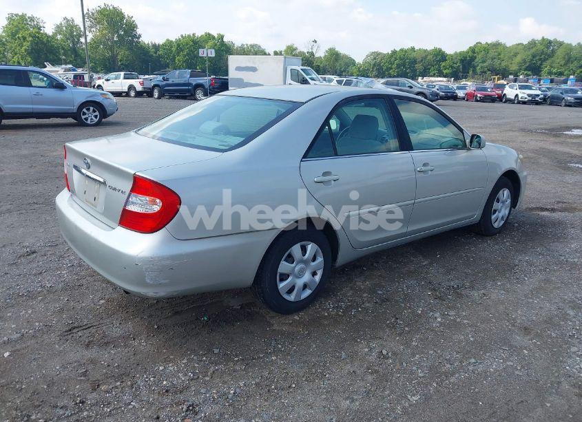Photo 4 of 2004 Toyota Camry LE (VIN 4T1BE32K04U823886)