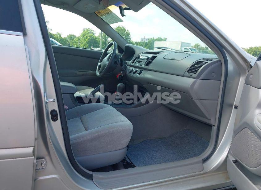 Photo 5 of 2004 Toyota Camry LE (VIN 4T1BE32K04U823886)