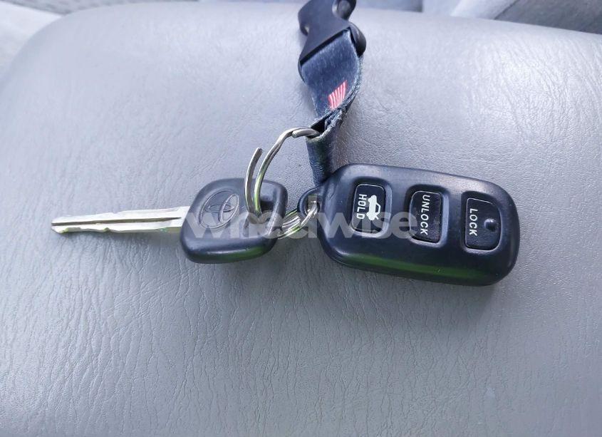 Photo 11 of 2004 Toyota Camry LE (VIN 4T1BE32K04U836041)