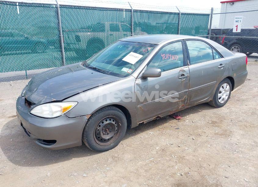 Photo 2 of 2004 Toyota Camry LE (VIN 4T1BE32K04U853924)