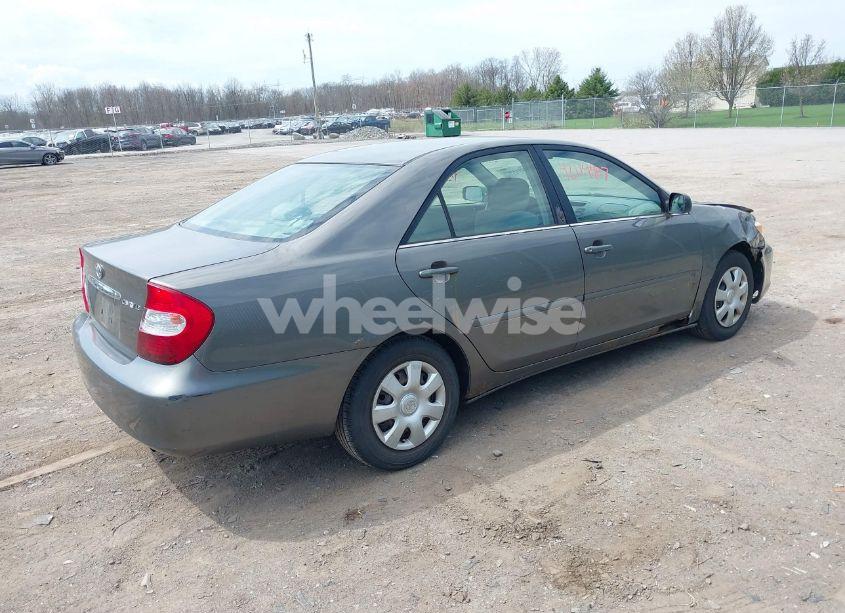 Photo 4 of 2004 Toyota Camry LE (VIN 4T1BE32K04U853924)