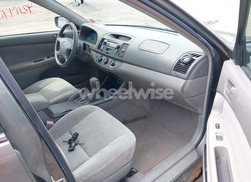 Photo 5 of 2004 Toyota Camry LE (VIN 4T1BE32K04U853924)