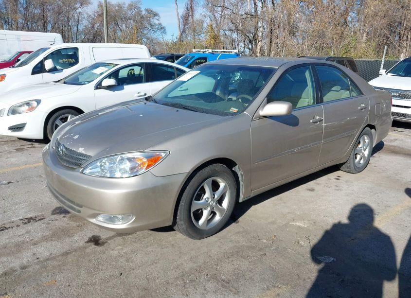 Photo 2 of 2004 Toyota Camry XLE (VIN 4T1BE32K04U860498)