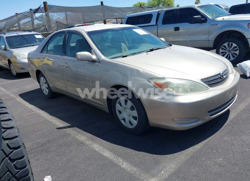 2004 Toyota Camry LE (VIN 4T1BE32K04U863224) main photo