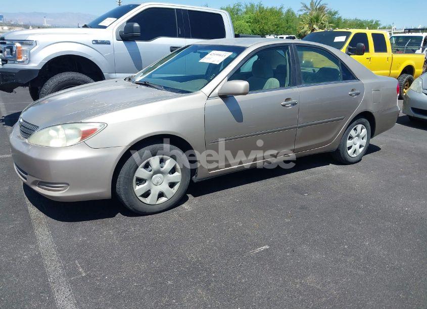 Photo 2 of 2004 Toyota Camry LE (VIN 4T1BE32K04U863224)