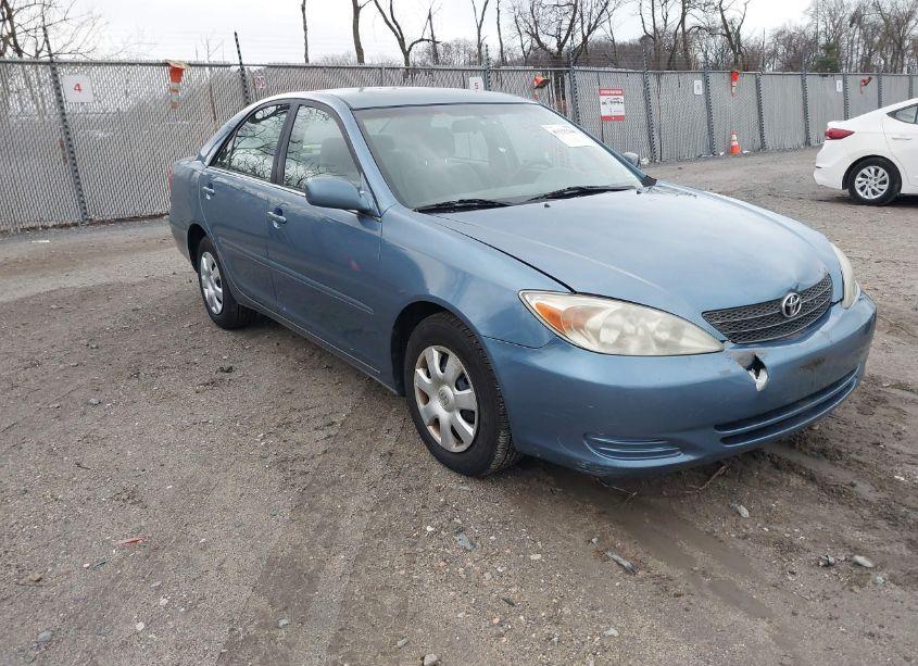 2004 Toyota Camry LE (VIN 4T1BE32K04U892528) main photo
