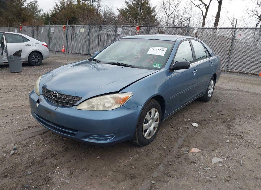 Photo 2 of 2004 Toyota Camry LE (VIN 4T1BE32K04U892528)