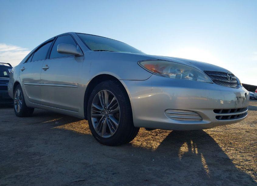 2004 Toyota Camry LE (VIN 4T1BE32K04U898104) main photo