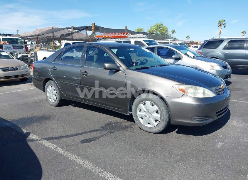 2004 Toyota Camry LE (VIN 4T1BE32K04U908081) main photo