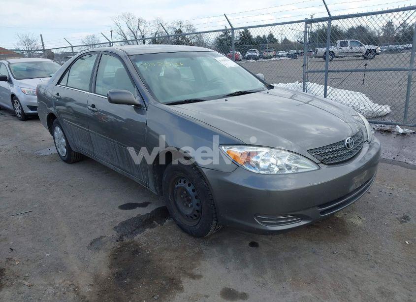 2004 Toyota Camry LE (VIN 4T1BE32K04U939881) main photo
