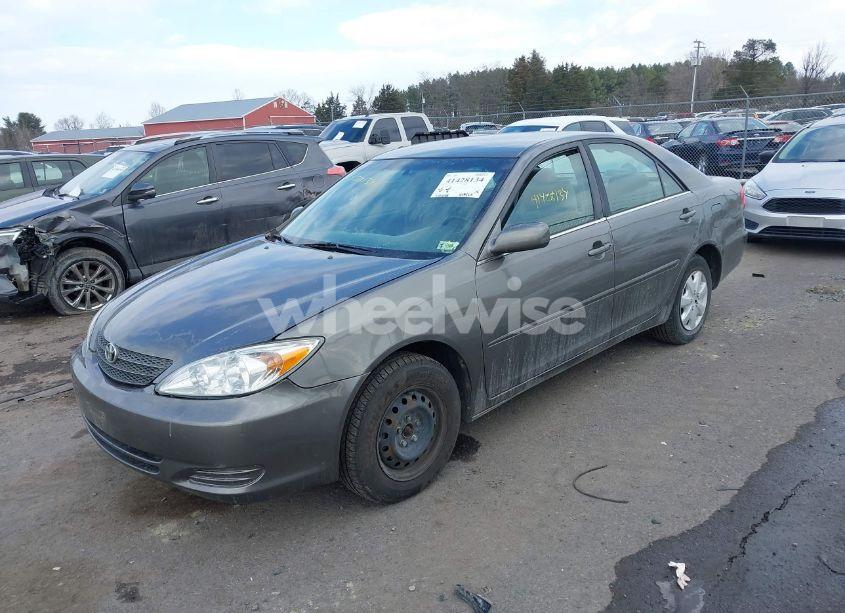 Photo 2 of 2004 Toyota Camry LE (VIN 4T1BE32K04U939881)