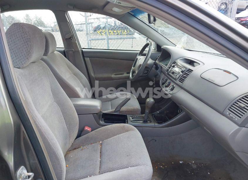 Photo 5 of 2004 Toyota Camry LE (VIN 4T1BE32K04U939881)