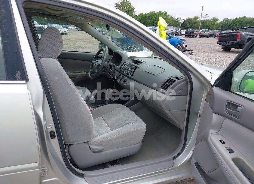 Photo 5 of 2004 Toyota Camry LE (VIN 4T1BE32K04U940691)