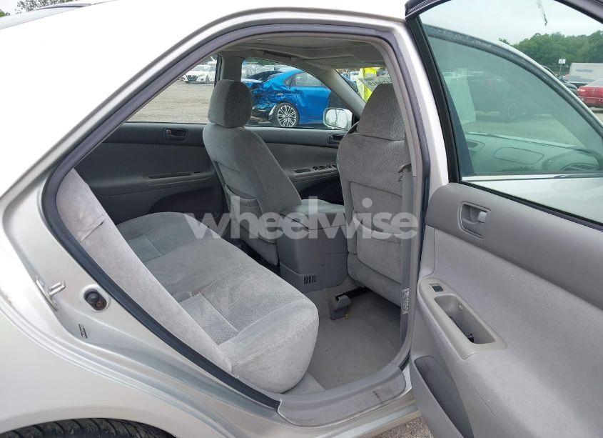 Photo 8 of 2004 Toyota Camry LE (VIN 4T1BE32K04U940691)