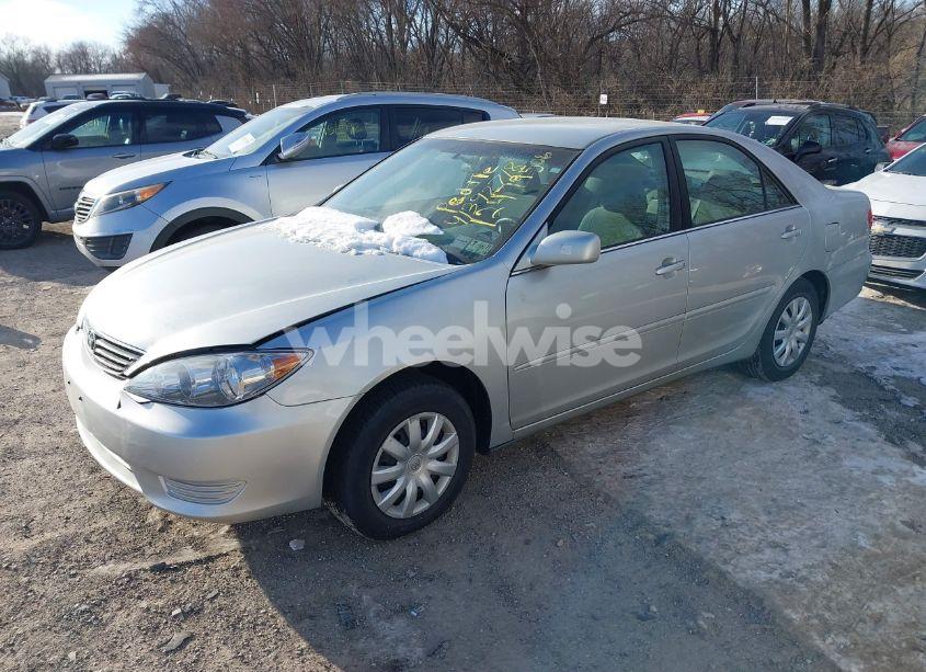Photo 2 of 2005 Toyota Camry LE (VIN 4T1BE32K05U005060)