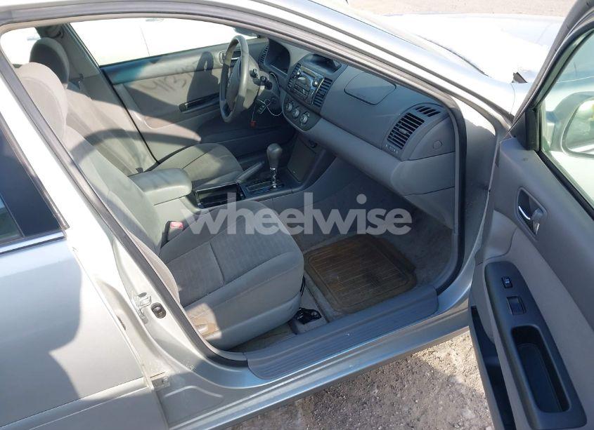 Photo 5 of 2005 Toyota Camry LE (VIN 4T1BE32K05U005060)