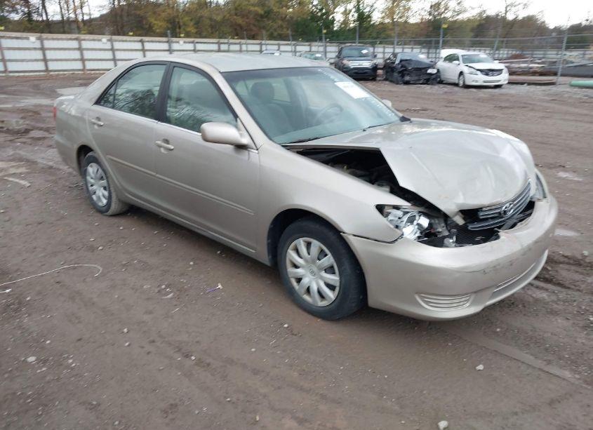 2005 Toyota Camry LE (VIN 4T1BE32K05U007732) main photo