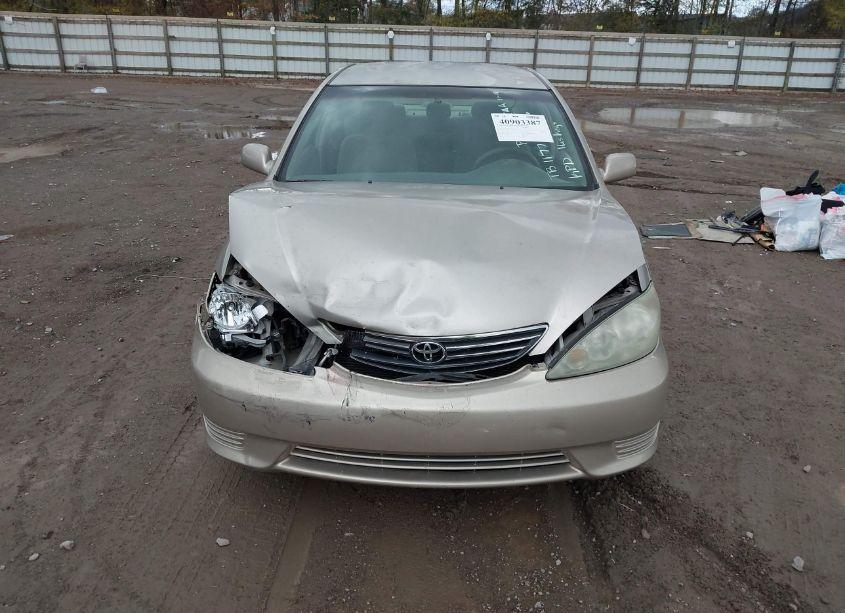 Photo 11 of 2005 Toyota Camry LE (VIN 4T1BE32K05U007732)