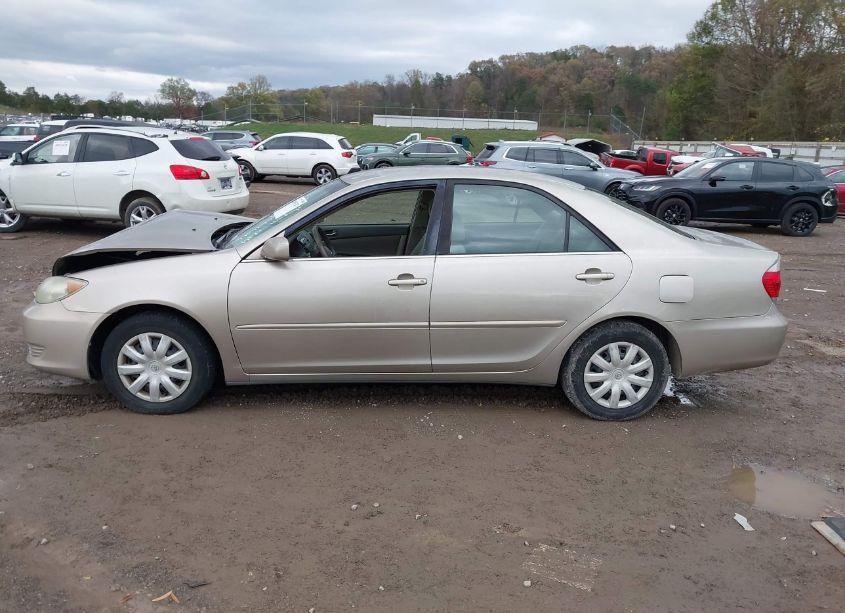 Photo 13 of 2005 Toyota Camry LE (VIN 4T1BE32K05U007732)