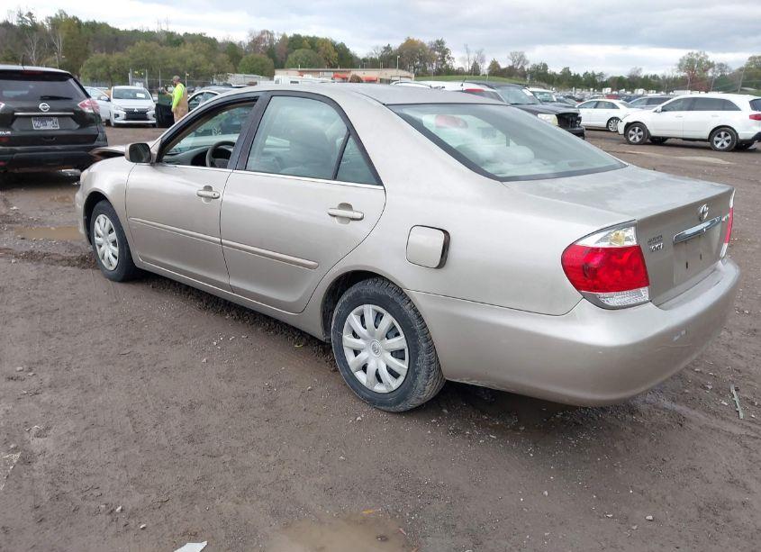 Photo 3 of 2005 Toyota Camry LE (VIN 4T1BE32K05U007732)