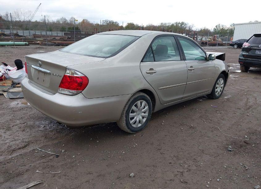 Photo 4 of 2005 Toyota Camry LE (VIN 4T1BE32K05U007732)