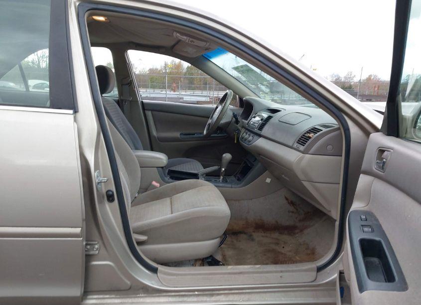 Photo 5 of 2005 Toyota Camry LE (VIN 4T1BE32K05U007732)