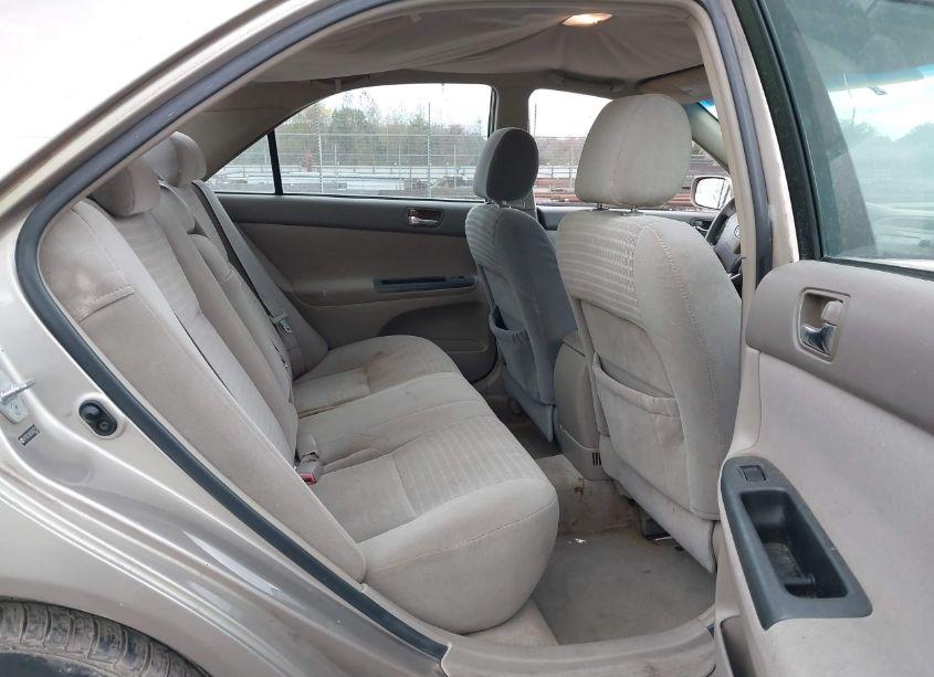 Photo 8 of 2005 Toyota Camry LE (VIN 4T1BE32K05U007732)