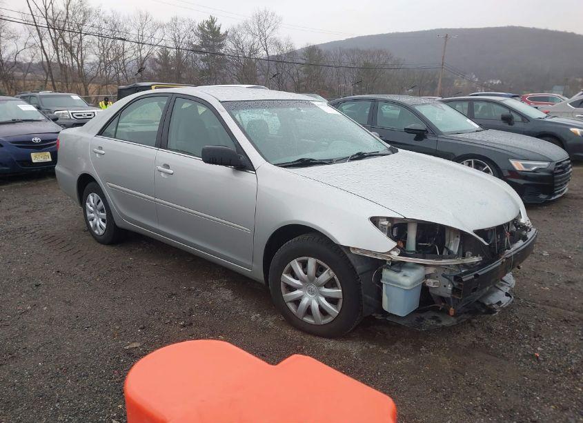 2005 Toyota Camry STD (VIN 4T1BE32K05U032226) main photo