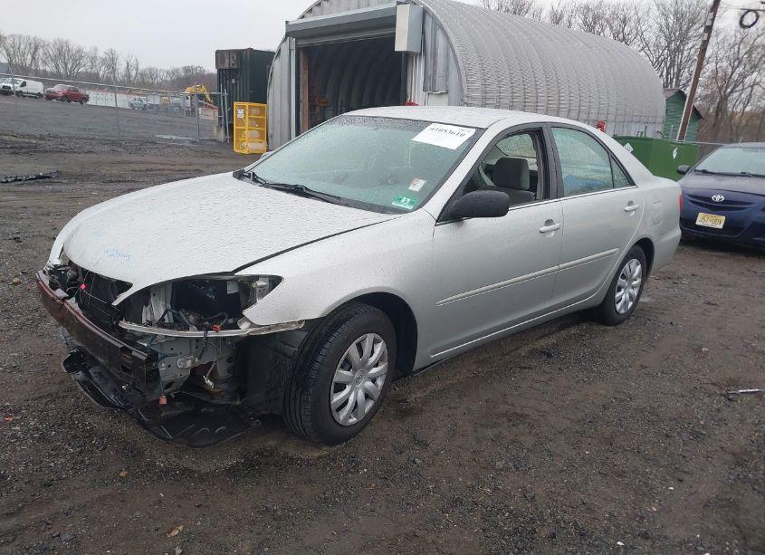 Photo 2 of 2005 Toyota Camry STD (VIN 4T1BE32K05U032226)