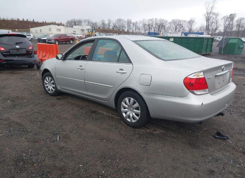 Photo 3 of 2005 Toyota Camry STD (VIN 4T1BE32K05U032226)