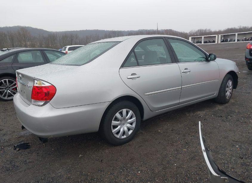 Photo 4 of 2005 Toyota Camry STD (VIN 4T1BE32K05U032226)