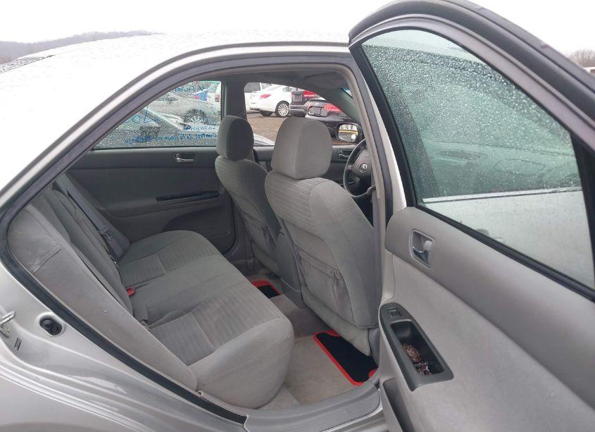 Photo 8 of 2005 Toyota Camry STD (VIN 4T1BE32K05U032226)
