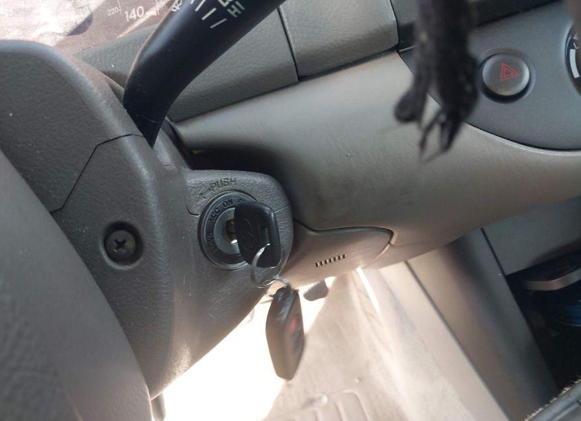 Photo 11 of 2005 Toyota Camry LE (VIN 4T1BE32K05U037541)