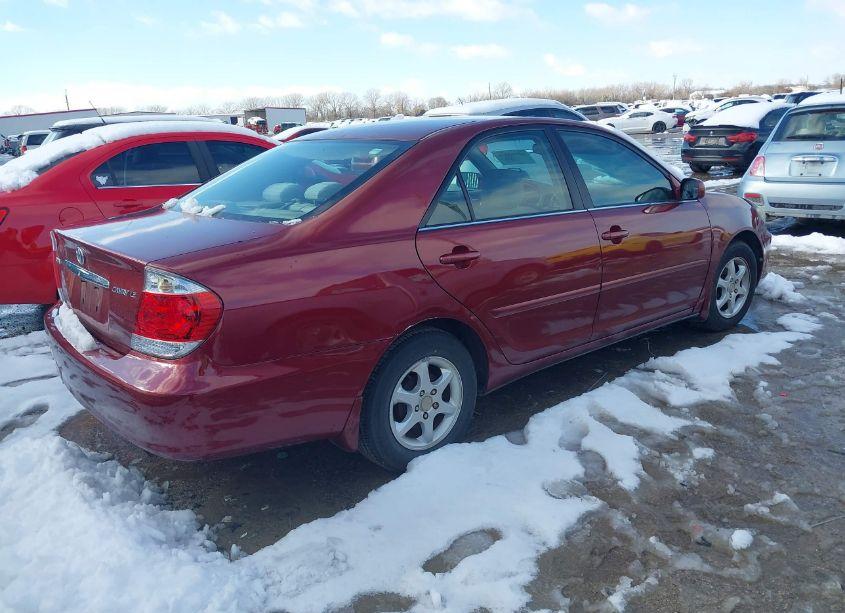 Photo 4 of 2005 Toyota Camry LE (VIN 4T1BE32K05U037541)