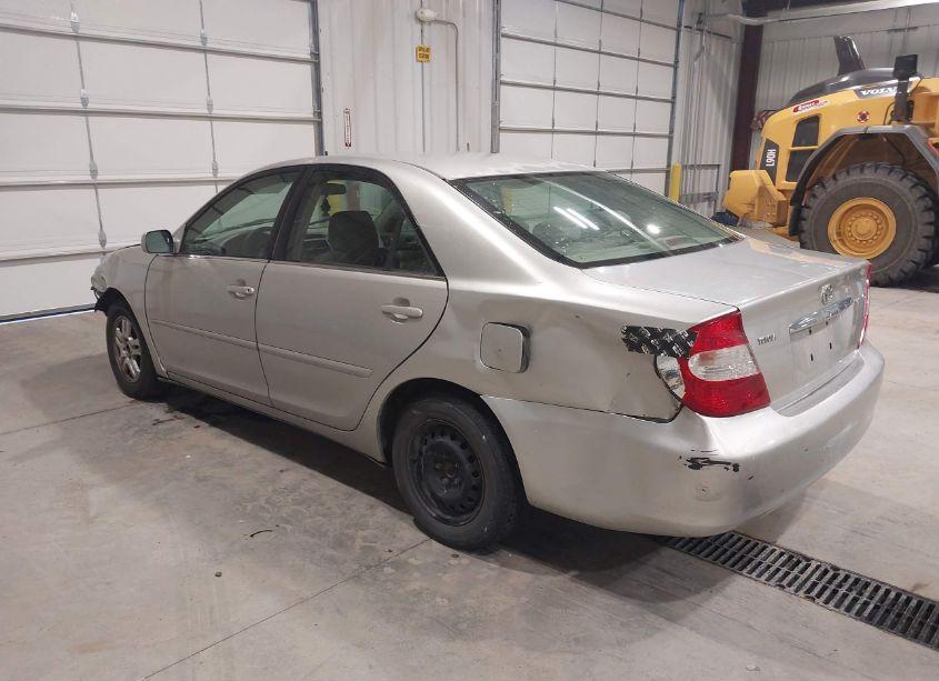 Photo 3 of 2005 Toyota Camry LE (VIN 4T1BE32K05U051312)