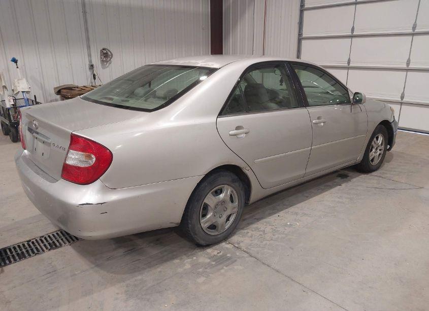 Photo 4 of 2005 Toyota Camry LE (VIN 4T1BE32K05U051312)