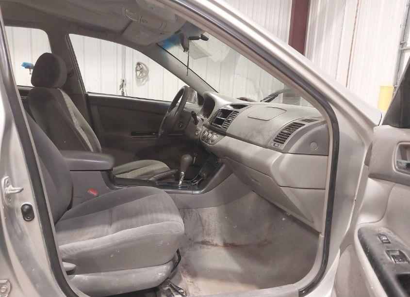Photo 5 of 2005 Toyota Camry LE (VIN 4T1BE32K05U051312)