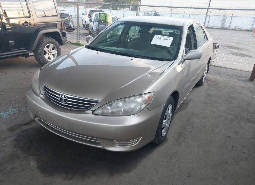 Photo 2 of 2005 Toyota Camry LE (VIN 4T1BE32K05U051892)