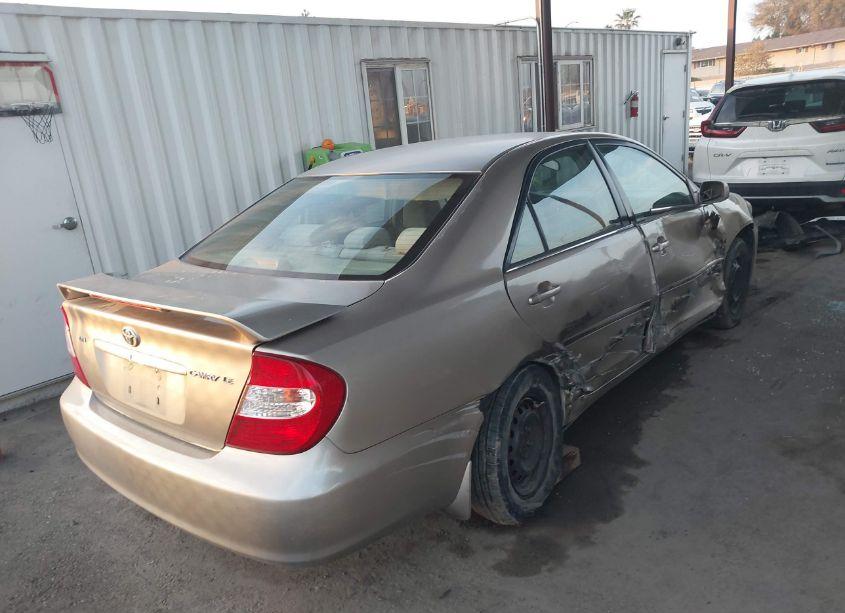 Photo 4 of 2005 Toyota Camry LE (VIN 4T1BE32K05U051892)