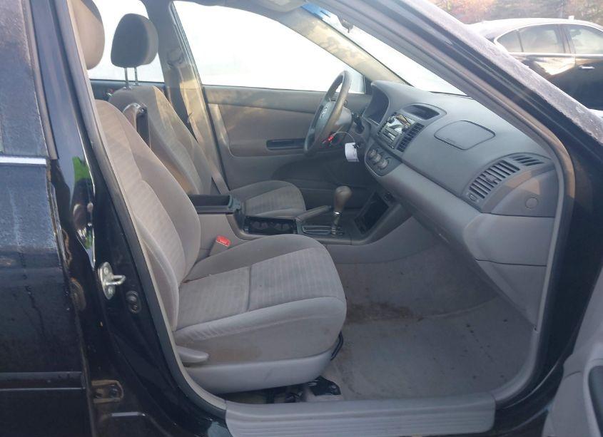 Photo 5 of 2005 Toyota Camry STD (VIN 4T1BE32K05U060544)