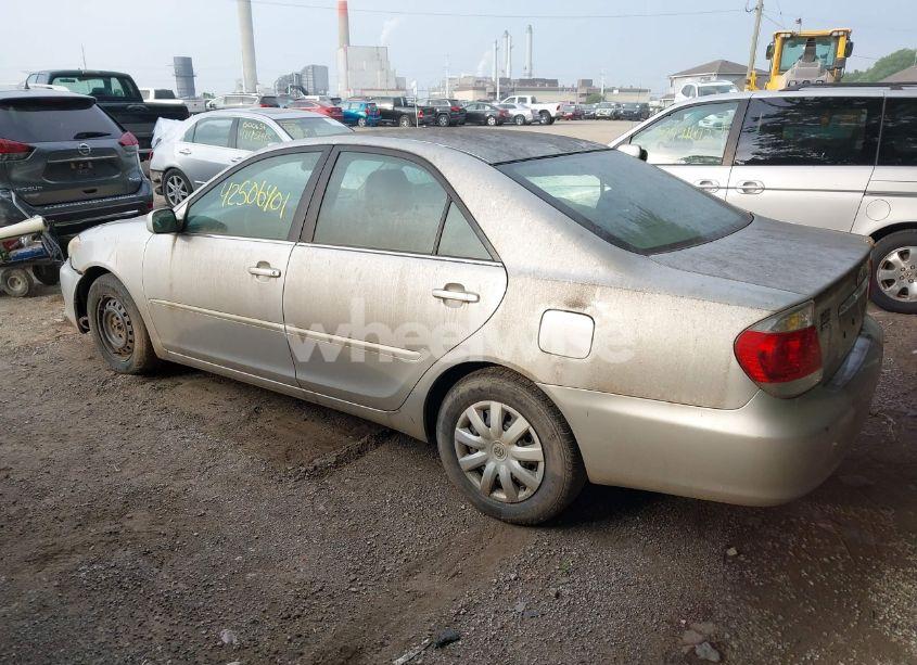 Photo 3 of 2005 Toyota Camry LE (VIN 4T1BE32K05U066635)