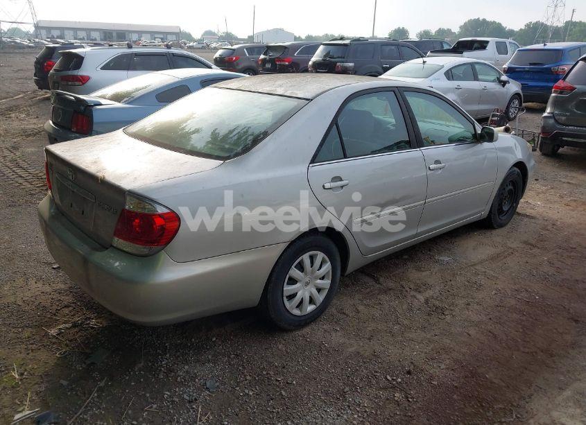Photo 4 of 2005 Toyota Camry LE (VIN 4T1BE32K05U066635)