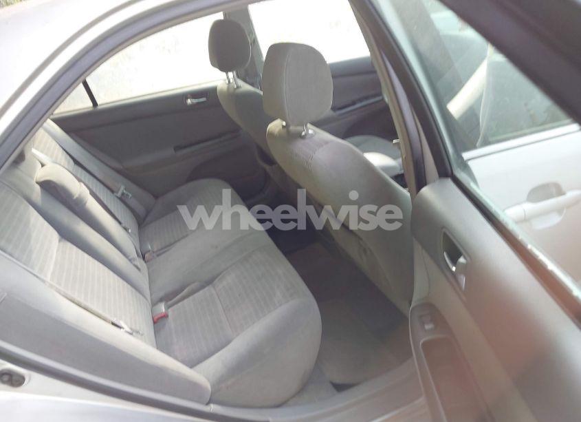 Photo 8 of 2005 Toyota Camry LE (VIN 4T1BE32K05U066635)