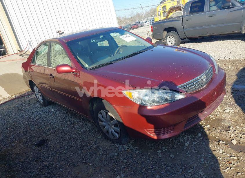 2005 Toyota Camry LE (VIN 4T1BE32K05U094189) main photo