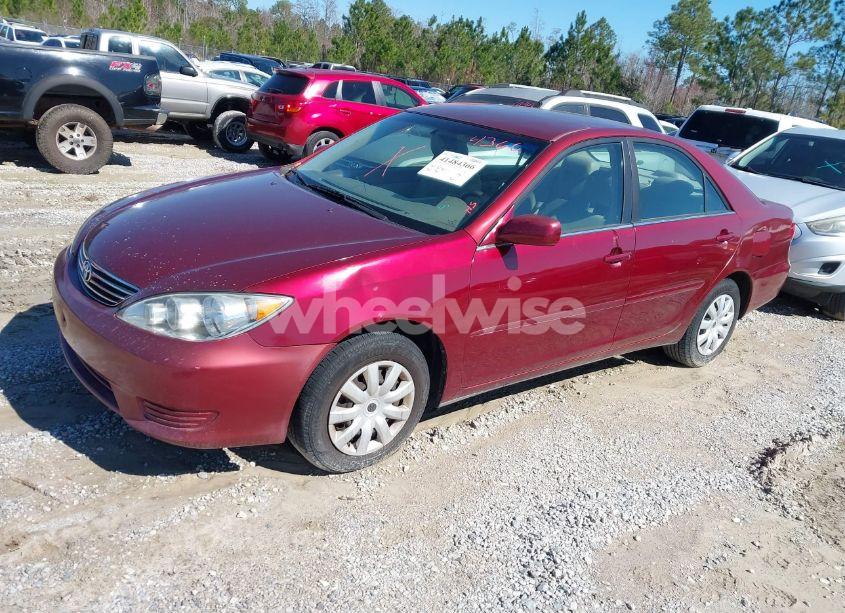 Photo 2 of 2005 Toyota Camry LE (VIN 4T1BE32K05U094189)